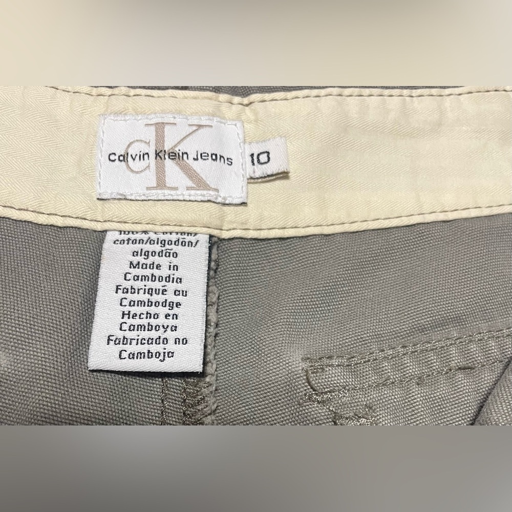 Calvin Klein Shorts, Size 10 Color: Green military - Picture 7 of 8